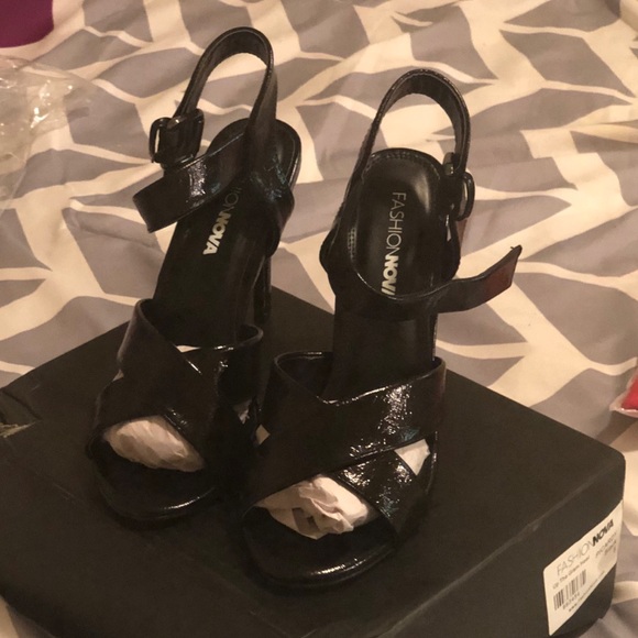 Black heels - Picture 4 of 4